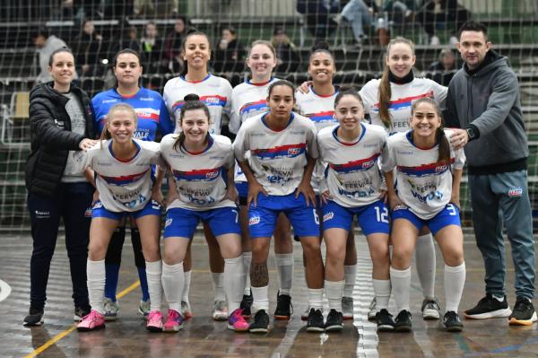 Equipe adulta feminina da UJR/Feevale/Vero tem decisão nesta terça-feira