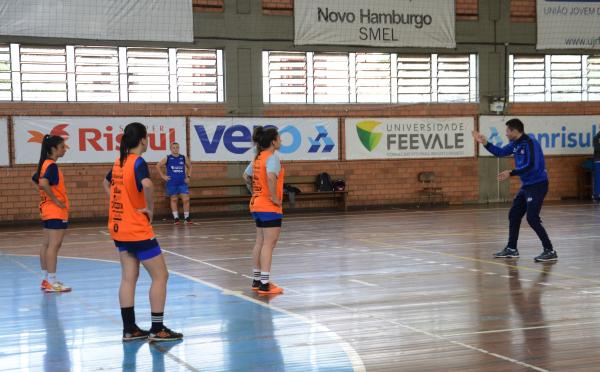 Equipe feminina da UJR/Feevale/Banrisul estreia nesta semana no Aberto do Soberano