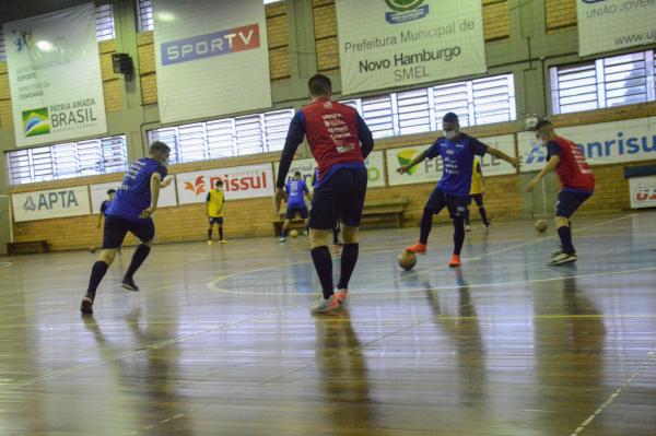 Equipes da UJR/Feevale/Banrisul disputam primeiro amistoso