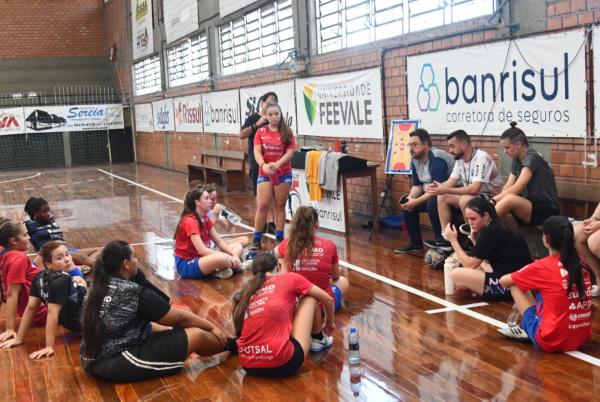Equipes femininas da UJR/Feevale/Banrisul iniciam caminhada na Liga Extremo Sul neste sábado