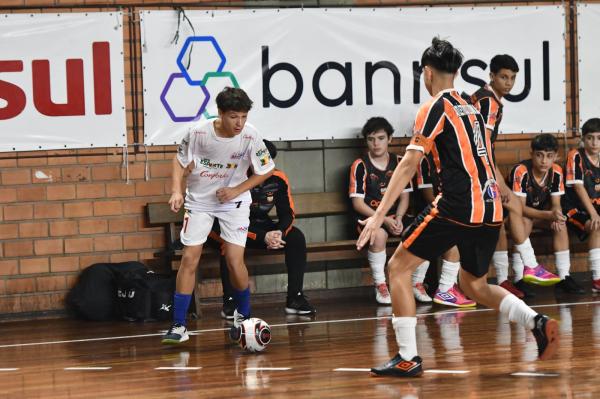 Sub-15 joga domingo em busca da manutenção da invencibilidade